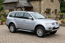 Mitsubishi Pajero Sport 2008–2015 Stranske stopnice Line (2 kosa, aluminij) fotografija 1