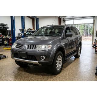 Bočne stopnice Allmond Black (2 kos, aluminij) Mitsubishi Pajero Sport 2008–2015 fotografija 1