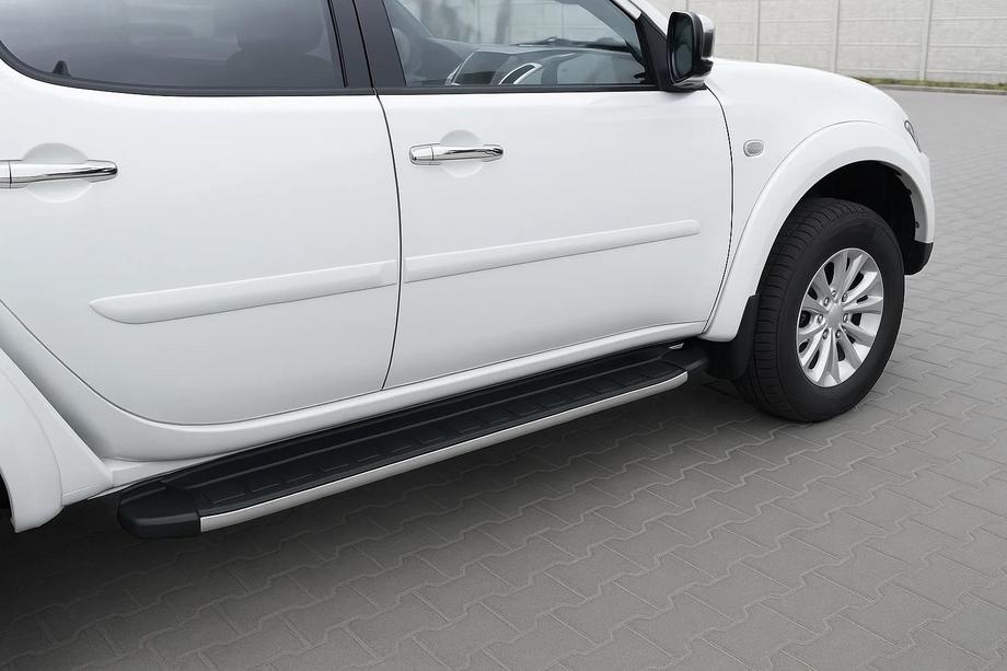Mitsubishi Pajero Sport 2008–2015 Stranski pragovi Fullmond (2 kosa, aluminij) Fotografija 1