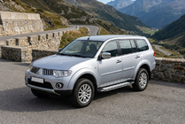 Mitsubishi Pajero Sport 2008–2015 Stranski pragovi Rainbow (2 kosa, aluminij) fotografija 1