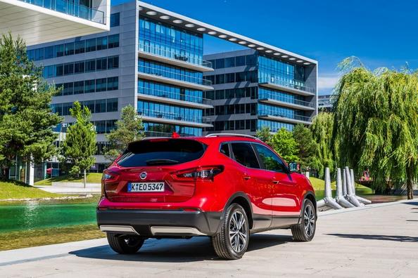 Pregled prenovljenega križanca Nissan Qashqai druge generacije Fotografija 8