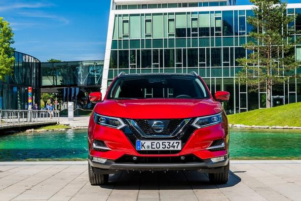 Pregled prenovljenega križanca Nissan Qashqai druge generacije Fotografija 7