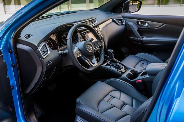 Pregled prenovljenega križanca Nissan Qashqai druge generacije Fotografija 4