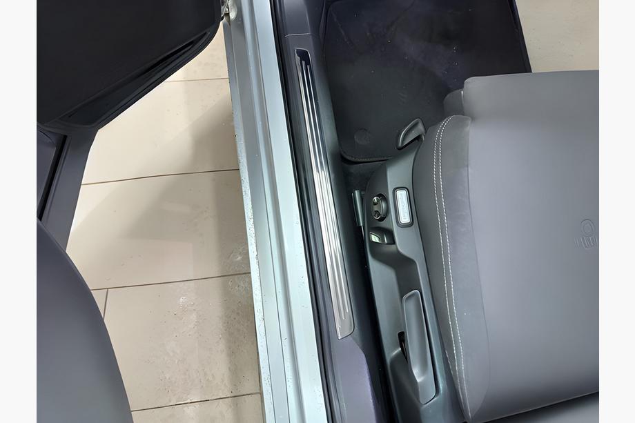 Volkswagen Passat B8 2015–2023 OmsaLine notranje letvice pragov (4 kosi, nerjavno jeklo) Image