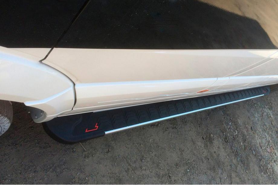 Mercedes Sprinter W907/W910 2018– Bočne stopnice RedLine V1 (2 kosa, aluminij) Image