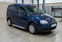 Volkswagen Caddy 2004–2010 Stranske stopnice Allmond Grey (2 kos, aluminij) Standardna baza fotografija 1