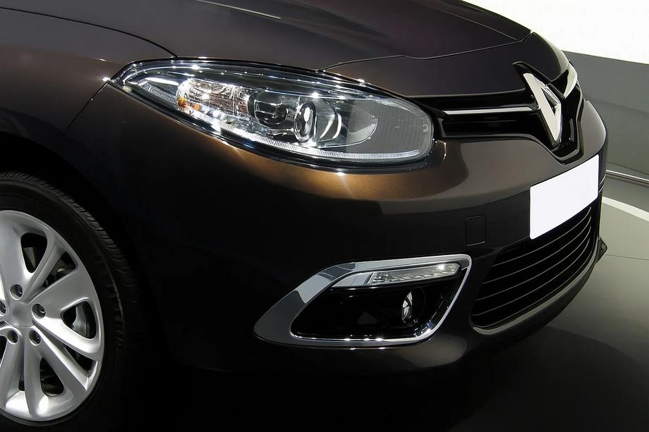 Renault Fluence 2009–2016 Okrasni okvirji meglenk (2013↗, 2 kos, nerjaveče jeklo) Fotografija 1
