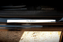 Volkswagen Passat B7 2012–2015 OmsaLine tip 1 nerjaveče letve pragov (4 kosi) fotografija 2