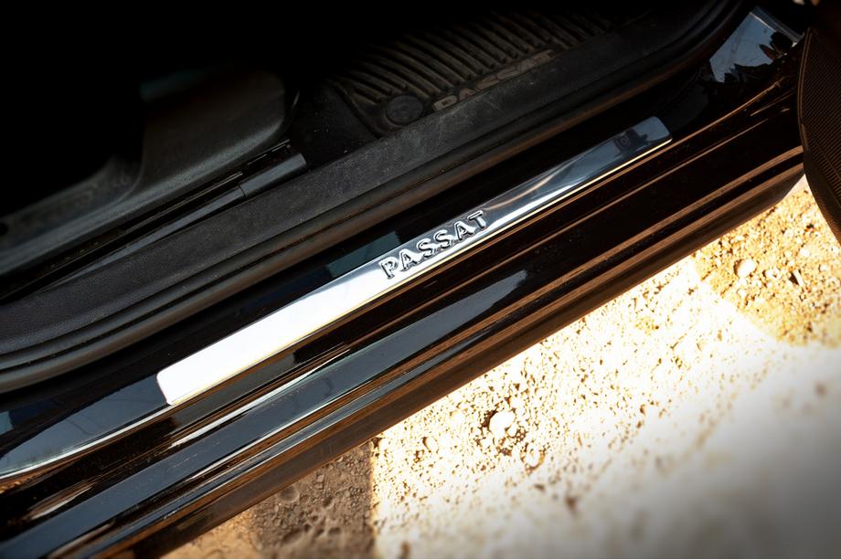 Volkswagen Passat B7 2012–2015 OmsaLine tip 1 nerjaveče letve pragov (4 kosi) Image
