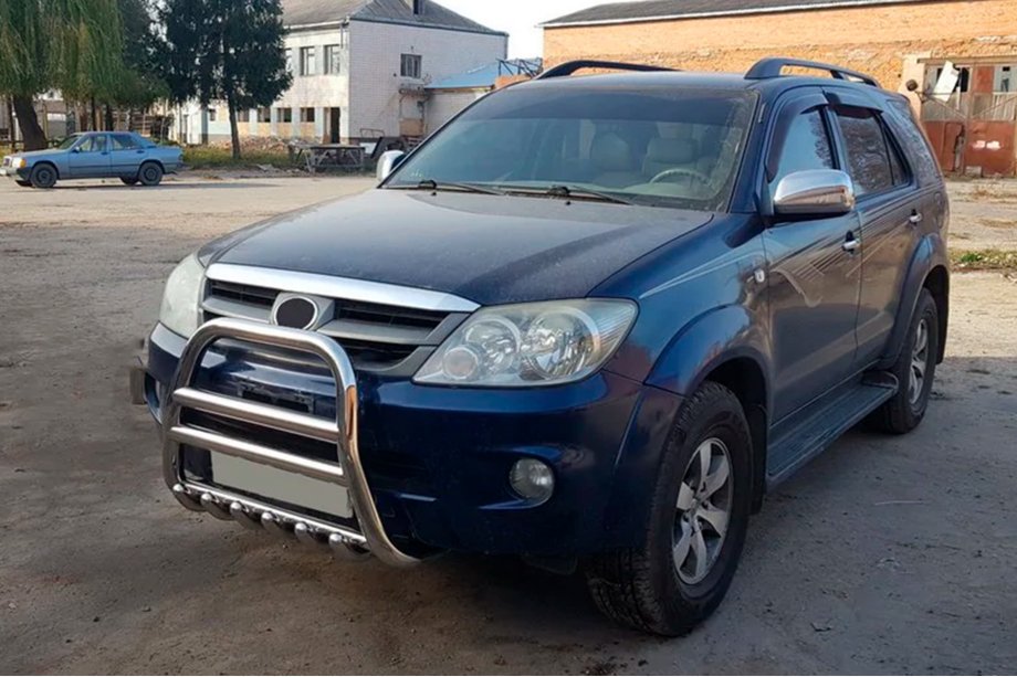Toyota Fortuner 2006–2015 Prednji zaščitni lok (bullbar) F12-11 (nerjavno jeklo) Fotografija 2