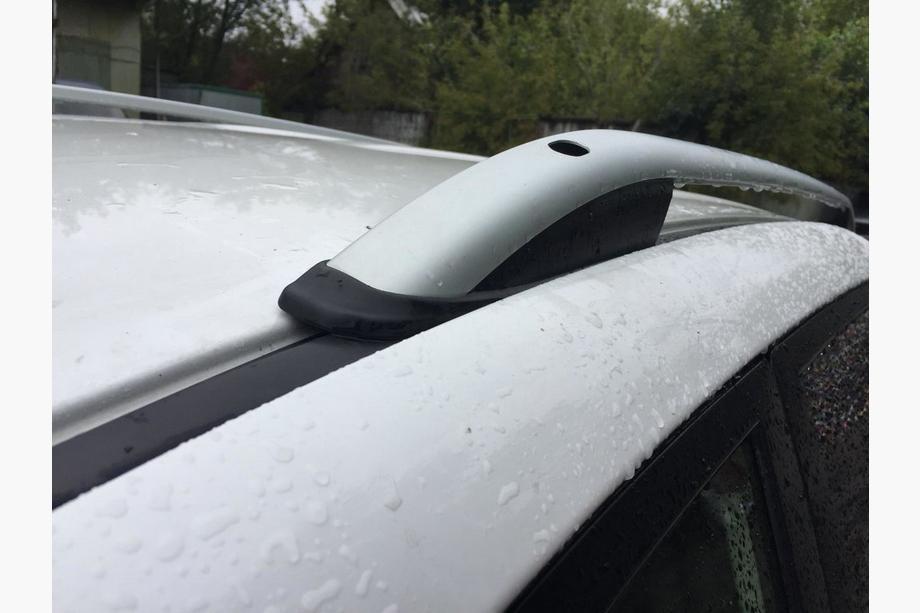Toyota Rav 4 2006–2013 Strešni relingi Skyport (Sivi) Kratka medosna razdalja Fotografija 12
