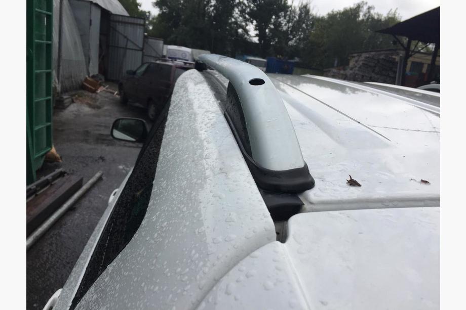 Toyota Rav 4 2006–2013 Strešni relingi Skyport (Sivi) Kratka medosna razdalja Fotografija 10
