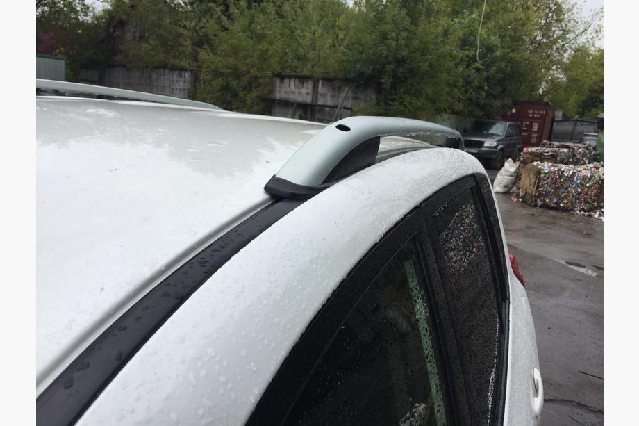 Toyota Rav 4 2006–2013 Strešni relingi Skyport (Sivi) Kratka medosna razdalja Fotografija 9