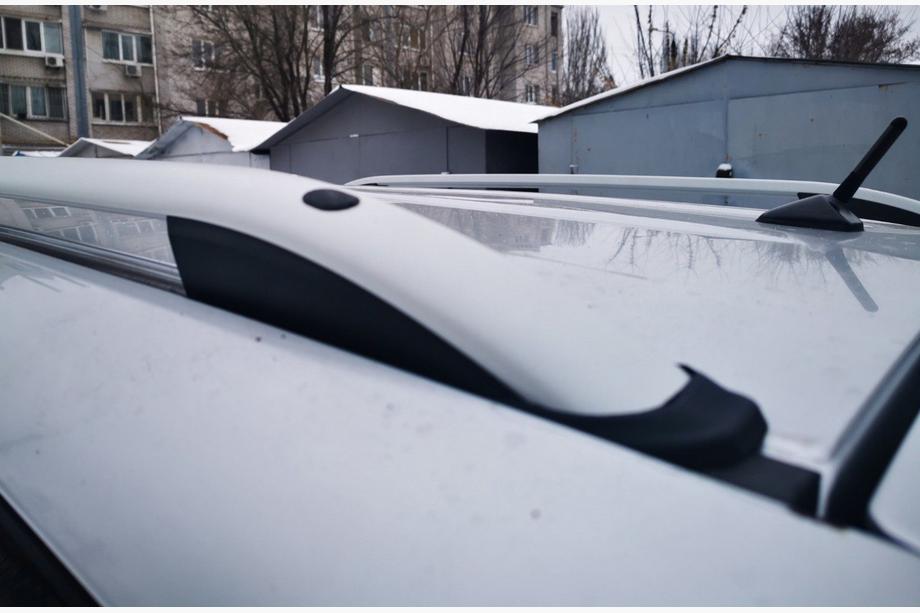 Toyota Rav 4 2006–2013 Strešni relingi Skyport (Sivi) Kratka medosna razdalja Fotografija 5