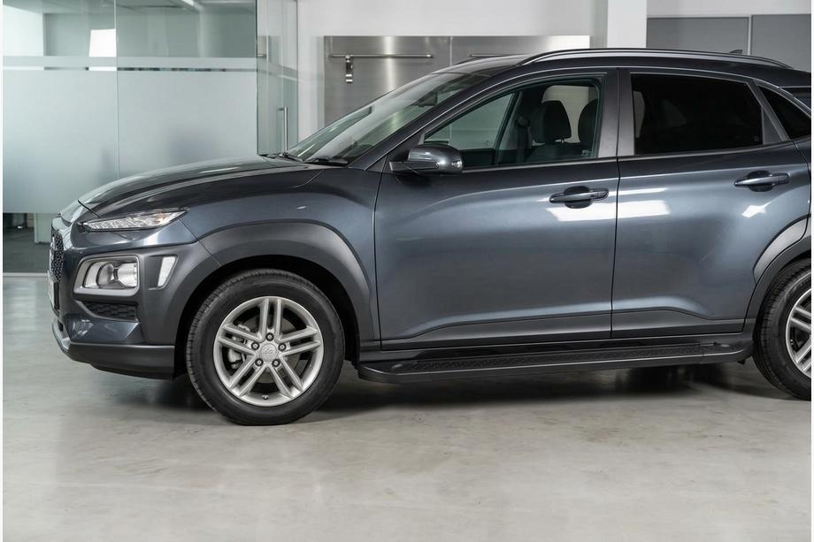 Hyundai Kona 2017–2023 Bočne stopnice Allmond Black (2 kos, aluminij) Image