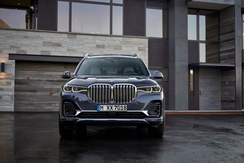 BMW X7, paradni križanec