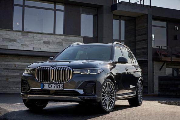 BMW X7, paradni križanec