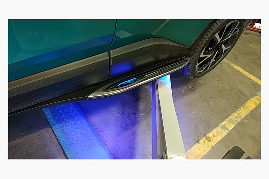 Toyota C-HR 2016–2023 Bočne stopnice Original V2 (2 kosa, aluminij) Image