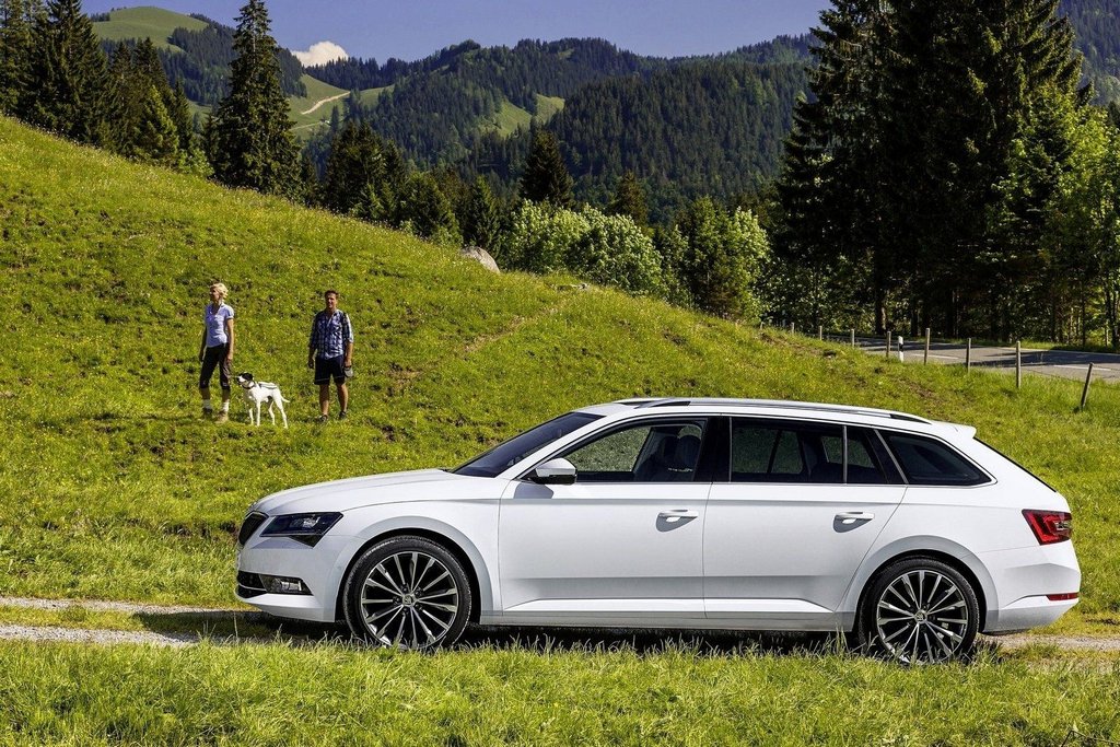 Pregled tretje generacije Skoda Superb Combi