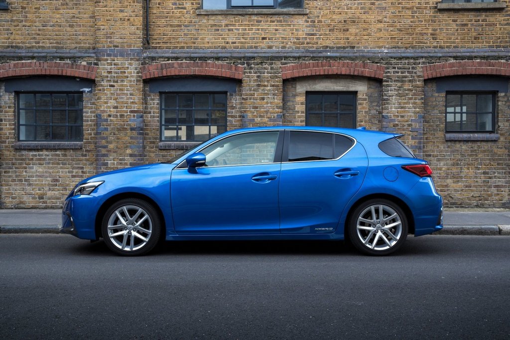 Test hibridnega kombilimuzina Lexus CT 200h
