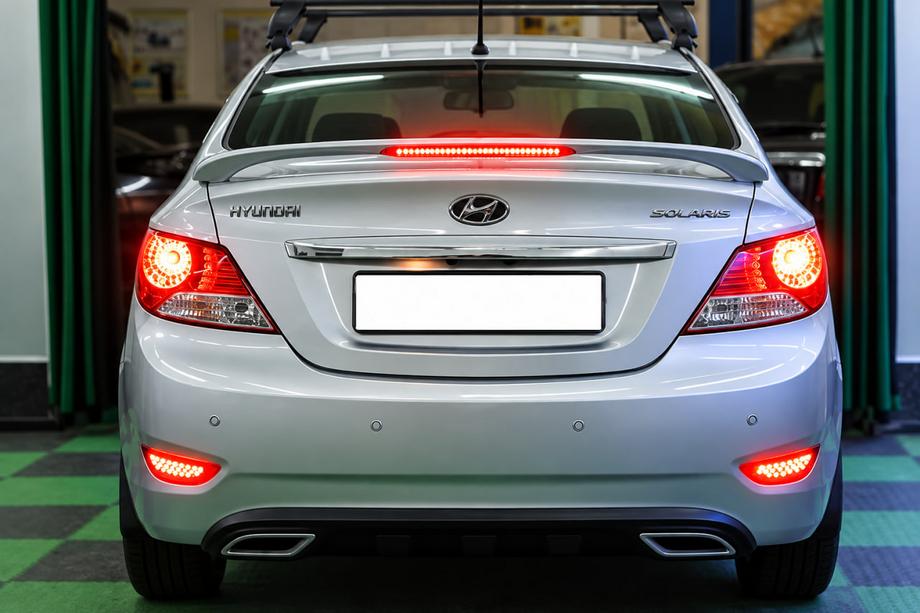Hyundai Accent 2011–2017 Spojler Niken V2 (za lakiranje) Image
