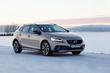 Pregled terenske različice kombilimuzine Volvo V40 Cross Country fotografija 1