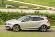 Pregled terenske različice kombilimuzine Volvo V40 Cross Country fotografija 3