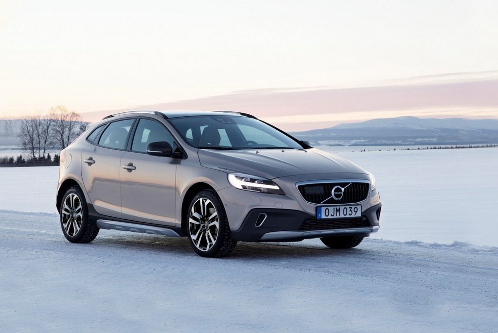 Pregled terenske različice kombilimuzine Volvo V40 Cross Country