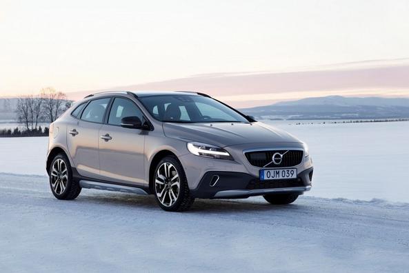 Pregled terenske različice kombilimuzine Volvo V40 Cross Country