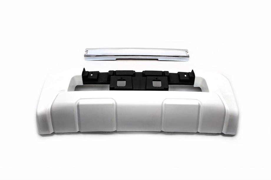 Toyota Land Cruiser 200 2007–2021 Sprednji lip spojler 2012-2016 (EA-style, brez spodnjega krila) Črna barva Fotografija 4
