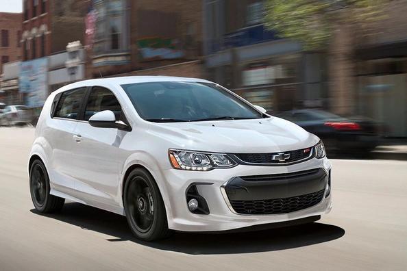 Prenovljeni kombilimuzinski Chevrolet Aveo