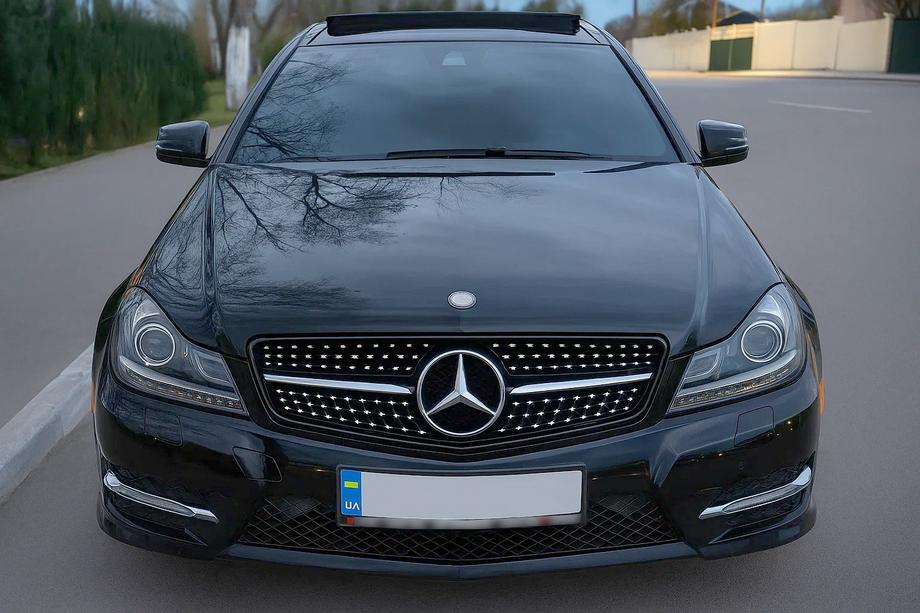 Mercedes razred C W204 2007–2015 Sprednja maska hladilnika Diamond Black Image