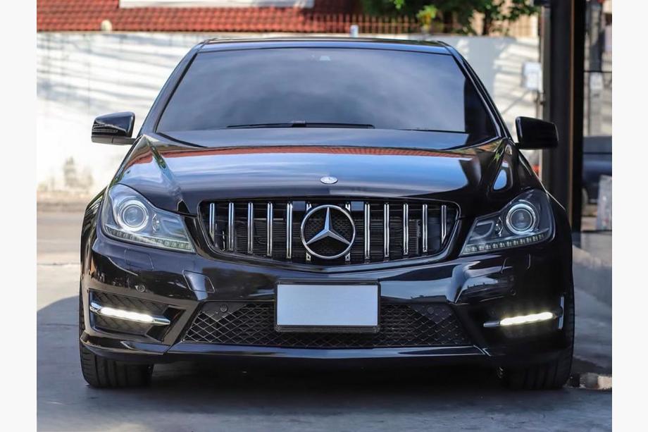 Mercedes razred C W204 2007–2015 Sprednja maska hladilnika GT Panamericana Image