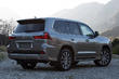 Pregled posodobljenega SUV-ja Lexus LX fotografija 4