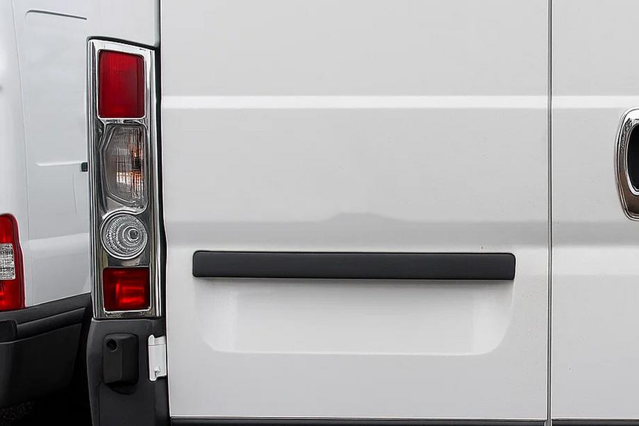 Fiat Ducato 2006–2025 Kromirane obrobe zadnjih luči – ravne (2006-2014, 2 kosa, nerjavno jeklo) Image