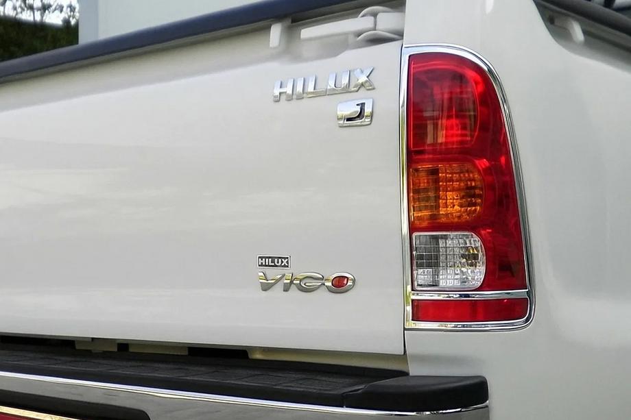 Toyota Hilux 2006–2015 Pokrovi zadnjih zavornih luči 2004-2008 (2 kosa, plastika) Image