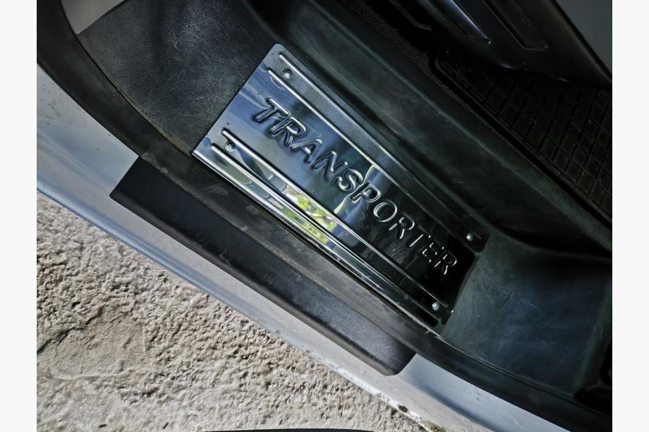 Volkswagen T5 2010–2015 Zaščitne letve notranjih pragov Carmos V3 (3 kosi, nerjaveče jeklo) Image
