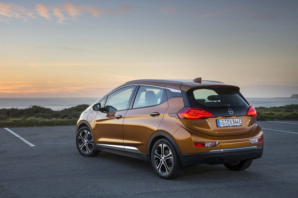 Električni kombilimuzinski Opel Ampera-e