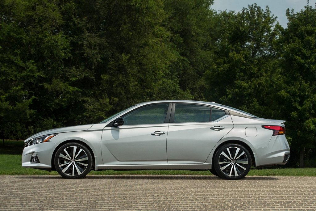 Šesta generacija limuzine Nissan Altima