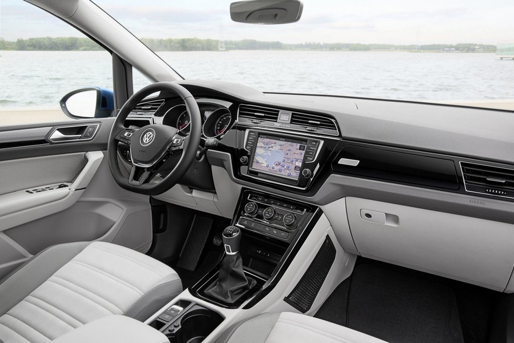 Pregled kompaktnega enoprostorca Volkswagen Touran
