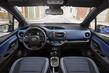Pregled hibridne različice kombilimuzine Toyota Yaris Hybrid fotografija 5