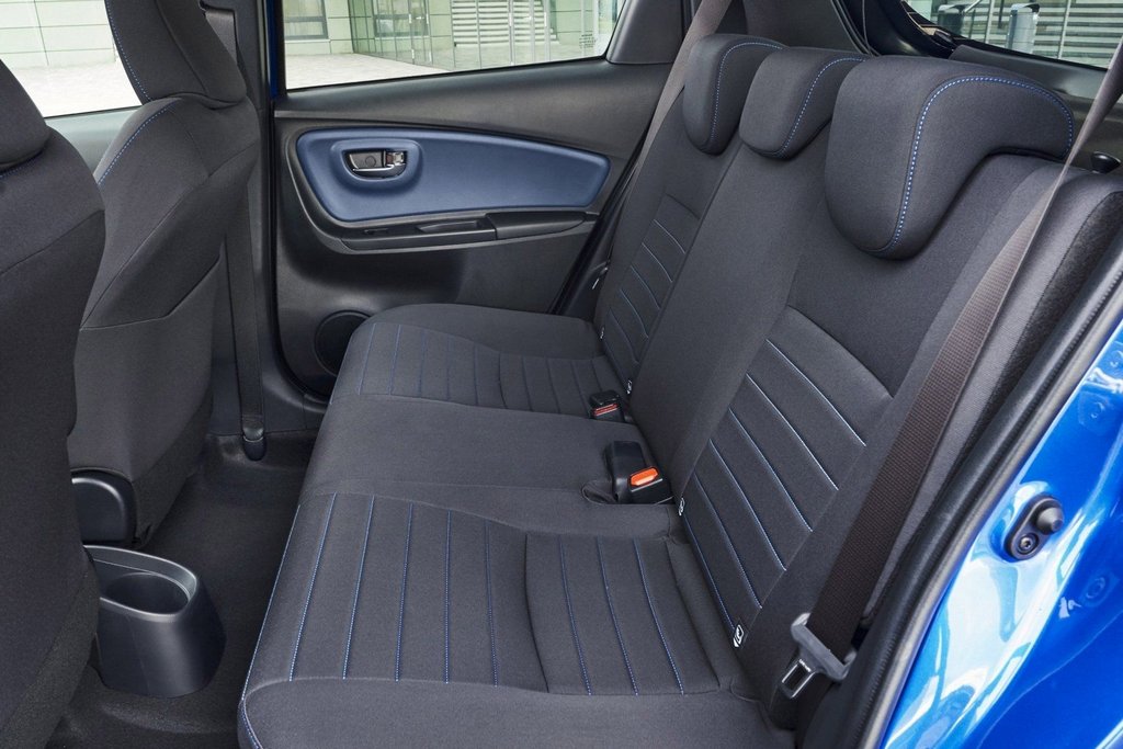 Pregled hibridne različice kombilimuzine Toyota Yaris Hybrid