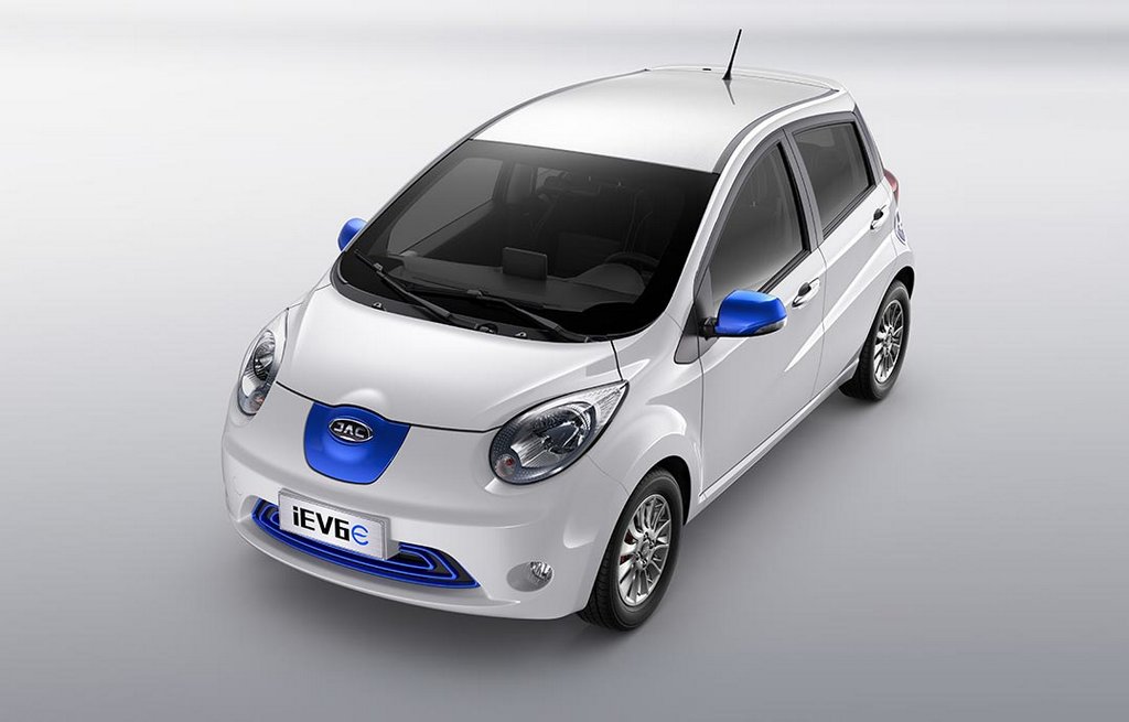 Pregled električnega kompaktnega kombilimuzinskega modela JAC iEV6E