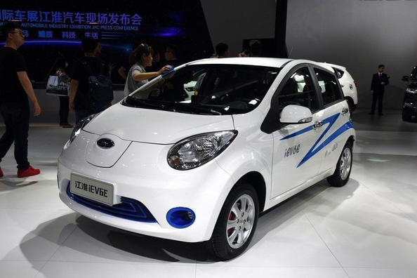 Pregled električnega kompaktnega kombilimuzinskega modela JAC iEV6E