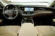 Pregled sedana Lexus LS pete generacije fotografija 5