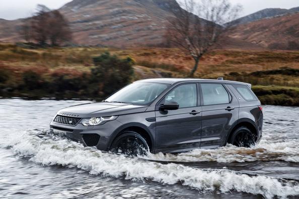 Pregled sedemsedežnega crossoverja Land Rover Sport