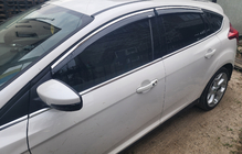 Ford Focus III 2011–2017 Deflektorji oken s kromirano letvijo Niken (SD/HB, 4 kos) fotografija 6