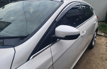 Ford Focus III 2011–2017 Deflektorji oken s kromirano letvijo Niken (SD/HB, 4 kos) fotografija 3