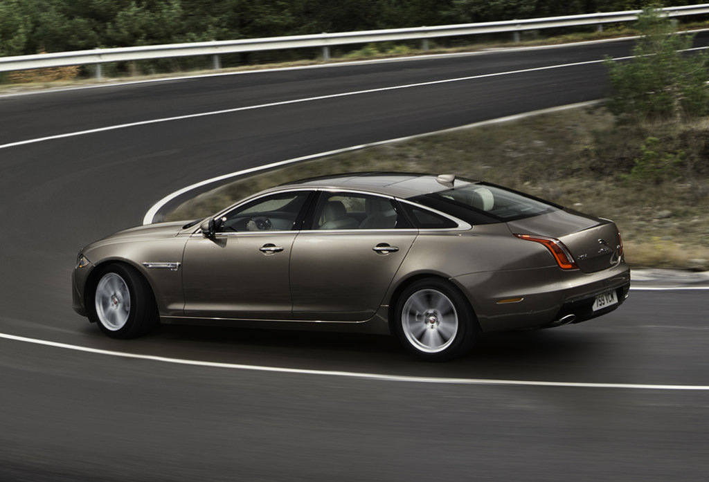 Pregled paradne limuzine Jaguar XJ