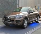 Volkswagen Touareg 2010–2018 Stranske stopnice v stilu originala V3 (2 kosa, aluminij) fotografija 10